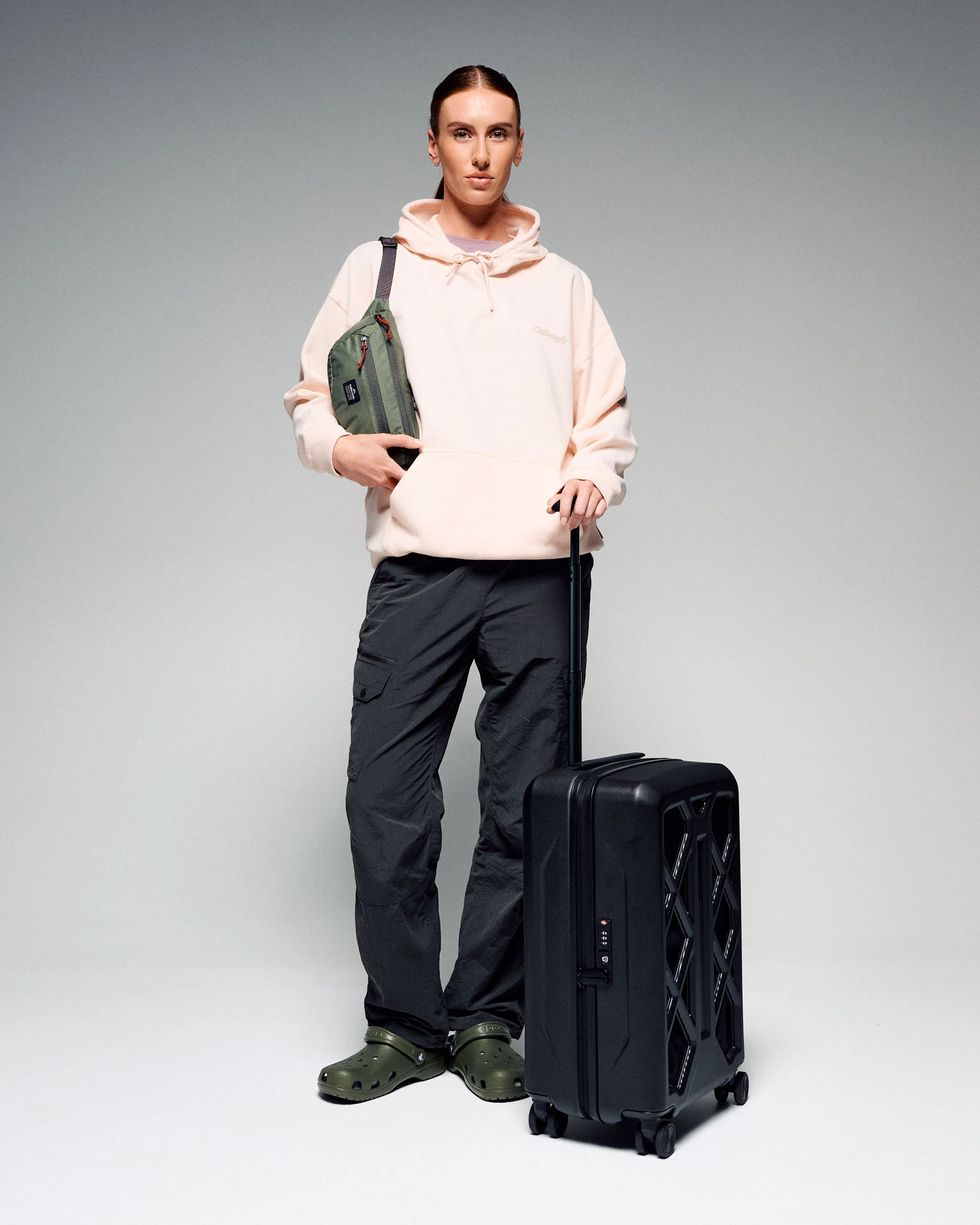 Feather Flight® Carry-On Spinner - 40L - Black Stingray - Image 4