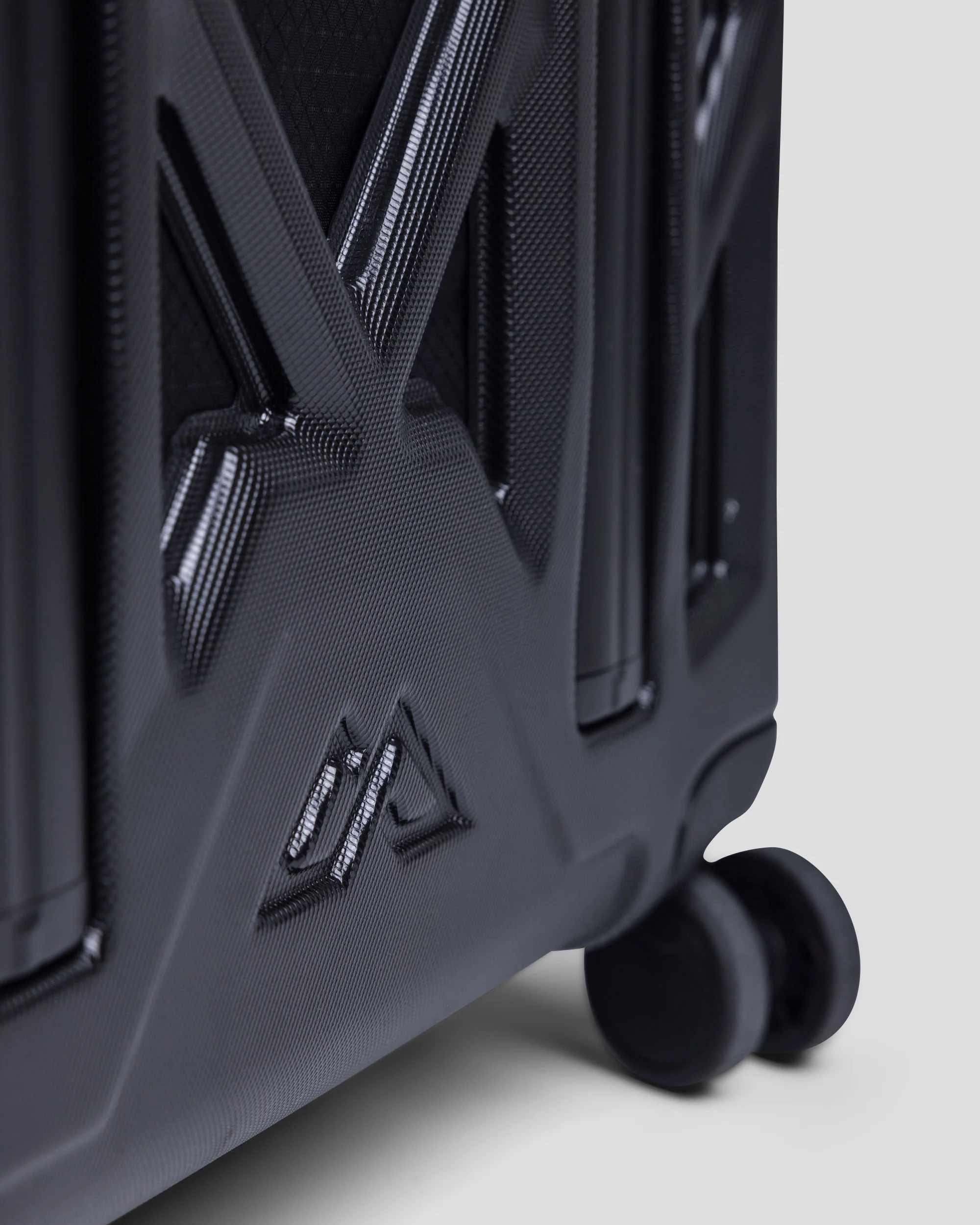 Feather Flight® Check-In Spinner - 80/90L - Black Stingray - Image 11