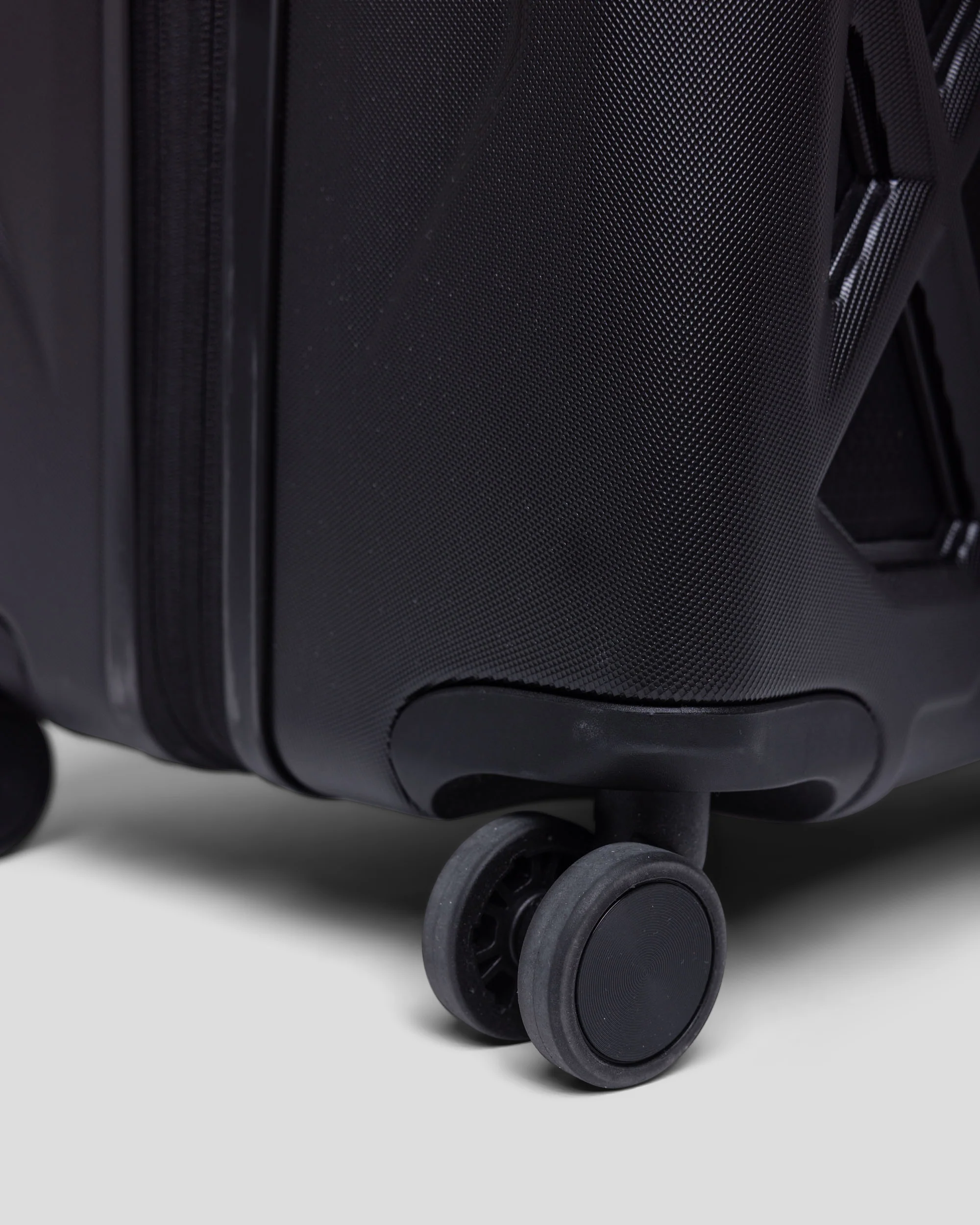 Feather Flight® Check-In Spinner - 80/90L - Black Stingray - Image 8